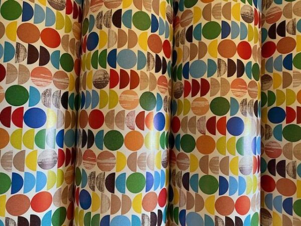 Roos Mooier Cadeaupapier Full color Dots 50cm x 250 meter 70gr/m²