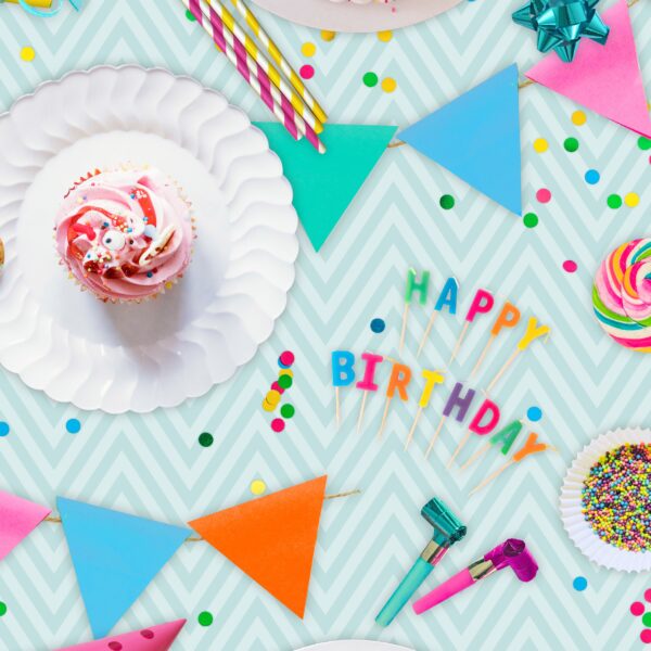 Roos Mooier Cadeaupapier Birthday Party blauw 50cm x 200meter 80gr/m² K